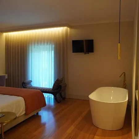 Quinta Solar Fontes Фермерский дом *